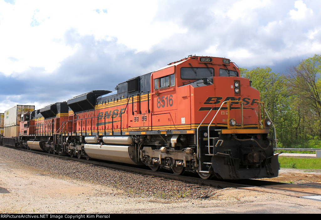 BNSF 8516 Pusher